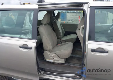 2017 Toyota Sienna L 7 Passenger z USA, uszkodzony, nr VIN 5TDZZ3DC0HS874408